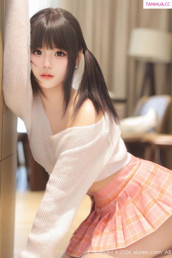  [XiuRen]高清写真图 2024.04.17 No.8404 徐若兮 新人美腿第27张图片